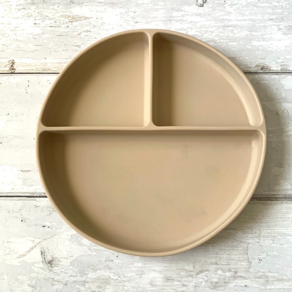 Mushie Kids Suction Plate Sand Stone Beige Silicone Divided 8in Plate EZPZ NEW